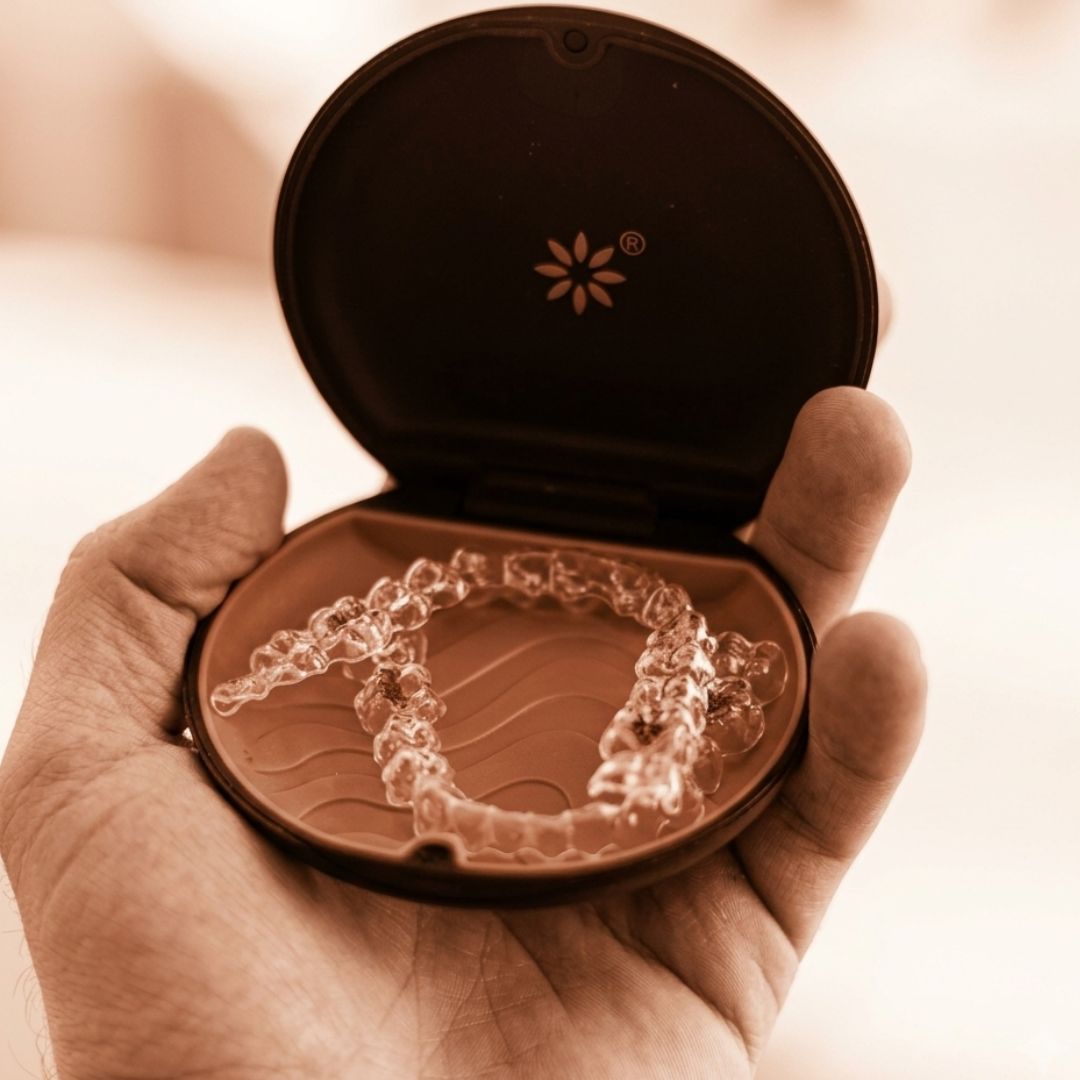 Alinhador Invisalign na caixinha